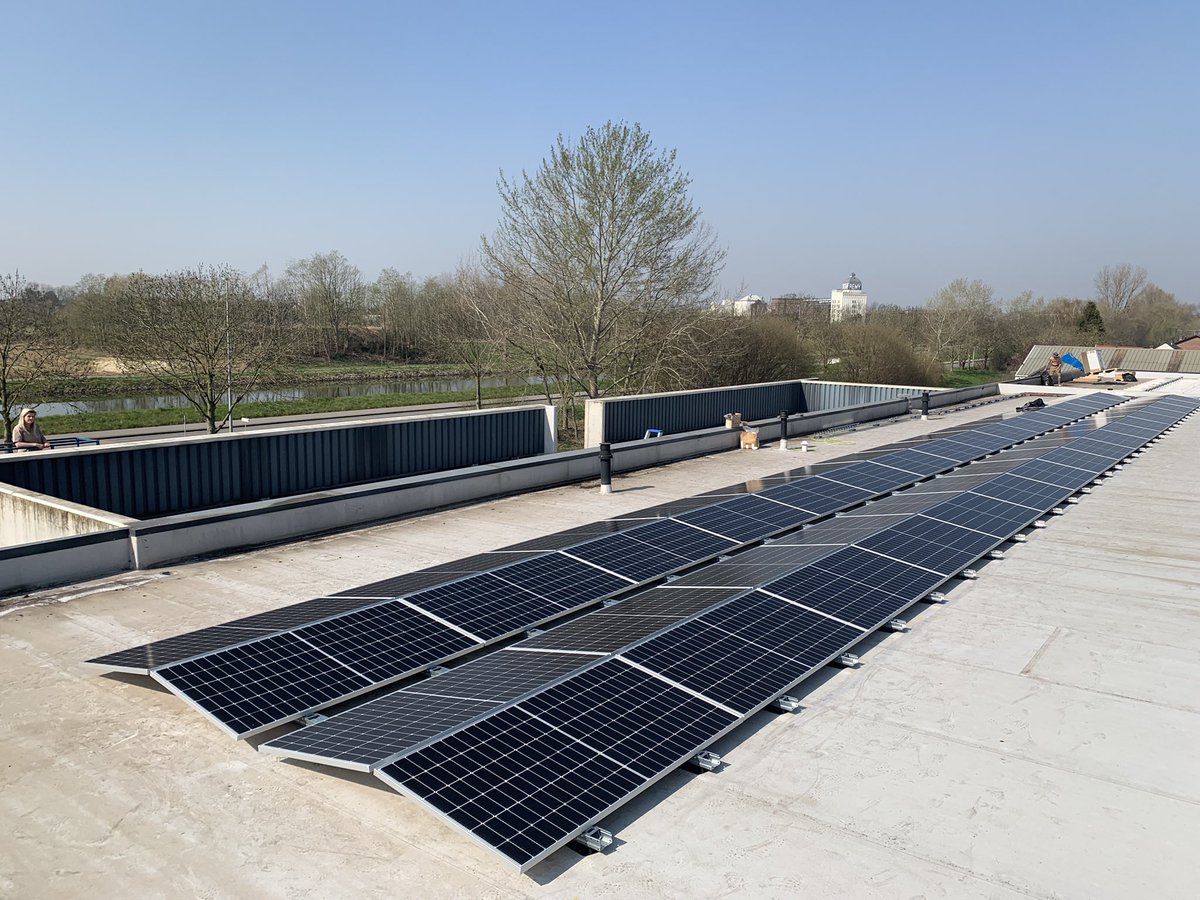 Danielle_VWB's tweet photo. Ja, ze liggen er. Best wel fier - 2e stap in duurzaam ondernemen. Na de laadpalen, de #zonnepanelen #mastermail https://t.co/T8GzYhxRvx