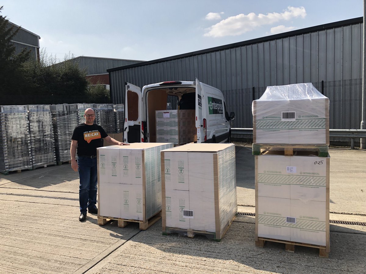 UkraineDash's tweet photo. 4 1/2 palettes or 3500 individual medical items  on board. https://t.co/rLeWWirHSx