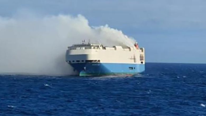 workboat365's tweet photo. Welcome to Workboat365 Weekly eNews  - Click to view  - Issue 34 - https://t.co/3e69Ua5Nmn

Click to subscribe - https://t.co/9uzu4pHJXT

 #marineindustry #maritimeindustry  #maritime #workboat365 #pilotboat #workboats  #propulsion #boatbuilders #shipyards #shipbuilding https://t.co/ZYXjETimRN