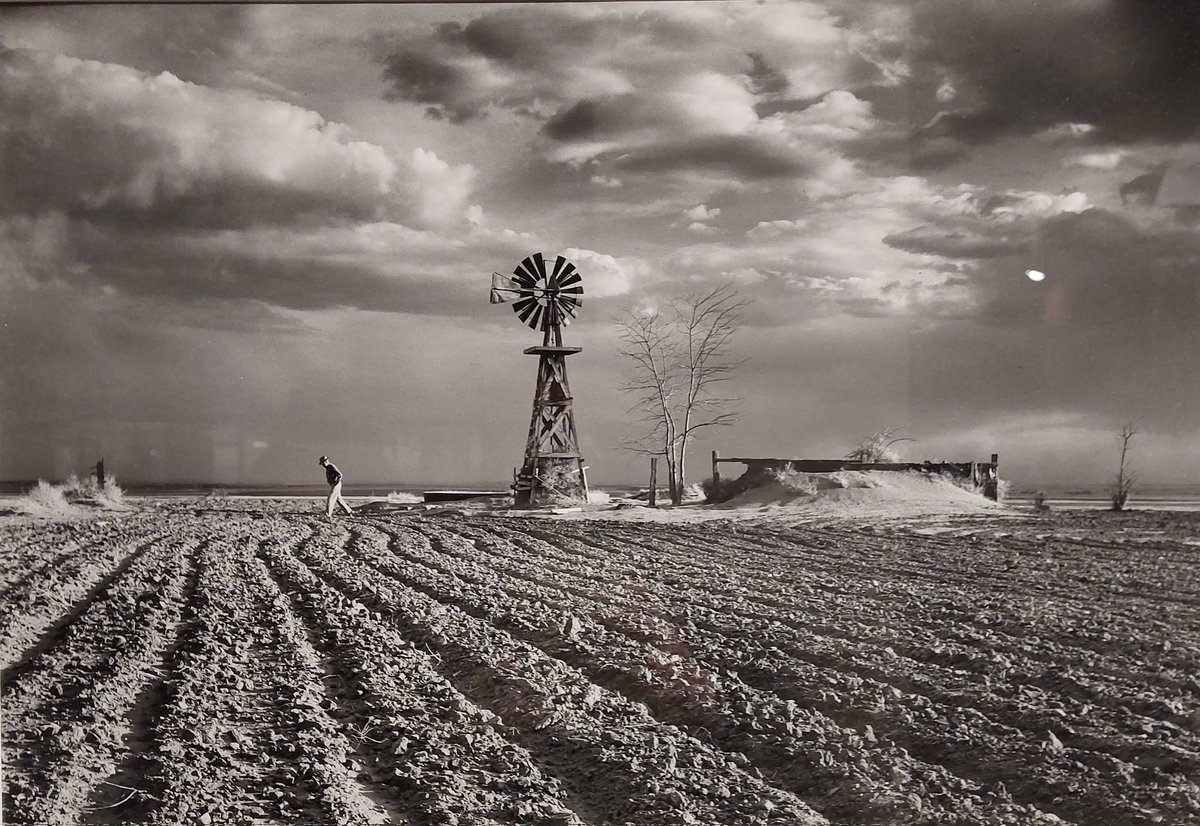 Loreto_1910's tweet photo. Hartman #Usa #Colorado
Margaret Bourke-White
#MargaretBourkeWhite
#BourkeWhite
1954
📷
"L'avvicinarsi del ciclone"
#NiépceArt https://t.co/uth7dzE5mI