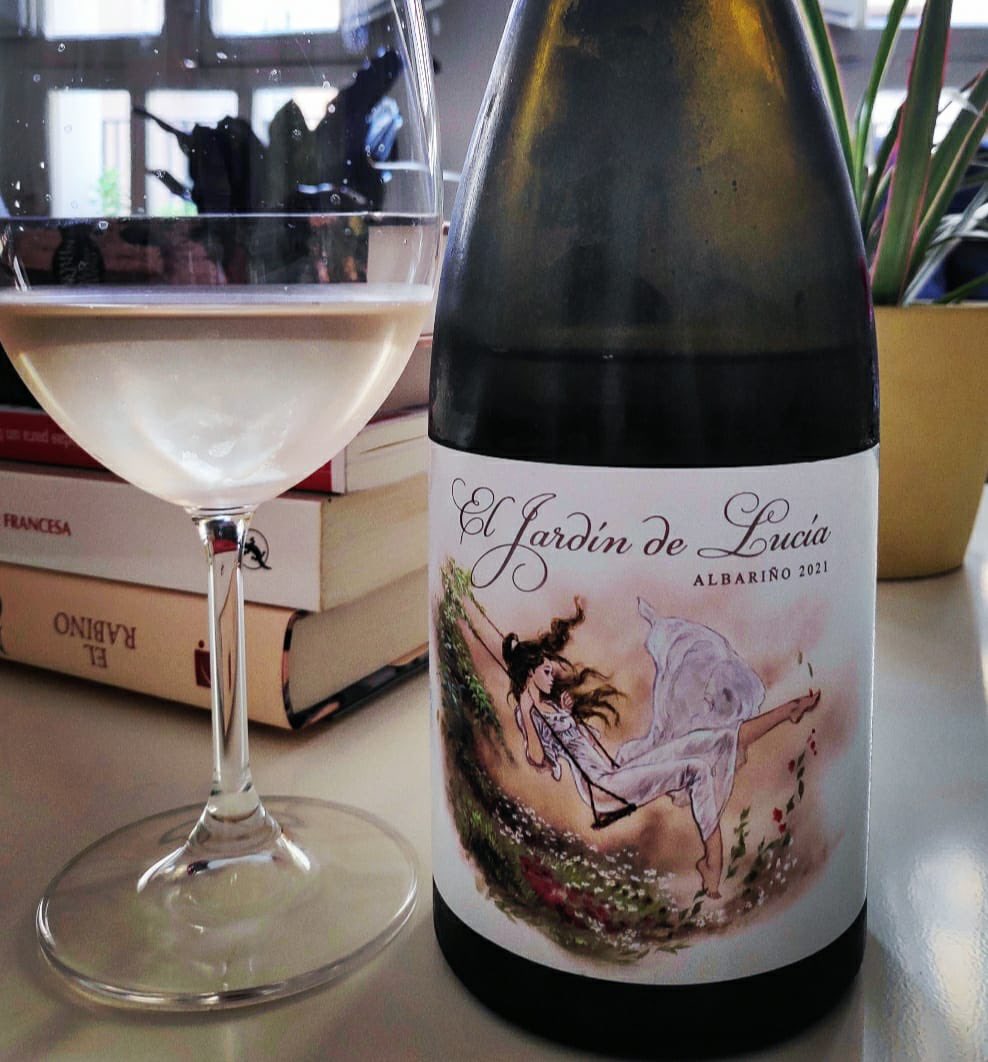 amparo_so's tweet photo. ¡Ya está aquí! El Jardin de Lucia 2021, de Val do Salnes, 100% Albariño. Cheers! 💯 https://t.co/SMYm2W5nzf