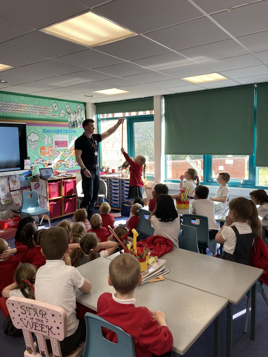 KS1 are learning all about the importance of having a smoke alarm in your house. 🔥 #firesafety @DerbyshireFRS @StaveleyFire @stjs_staveley @Daniell65126960