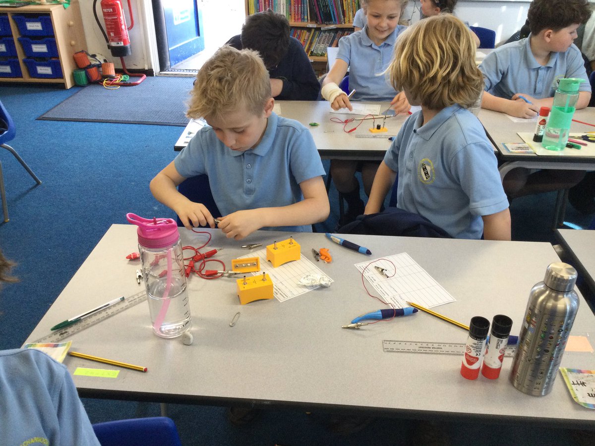 CCCRPrimary's tweet photo. Having fun investigating conductors and insulators in Y4 this afternoon and no we’re not testing the children (they did ask!!!) 😂😂
@CCCRPrimary #cccry4 #lovingscience https://t.co/byaZbIgkWH