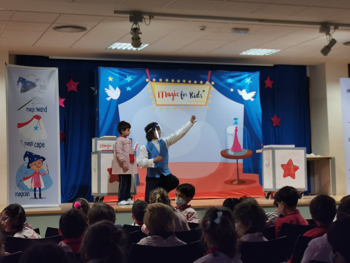 ColegiosElValle's tweet photo. Disfrutamos del #teatro 🎭 en la #SemanaCulturalInglesa🇬🇧
#ColegiosElValle #EnglishCulturalWeek #EducaciónInfantil #2INFA #3INFA #LTB #ElValle https://t.co/z99i5o4cQV