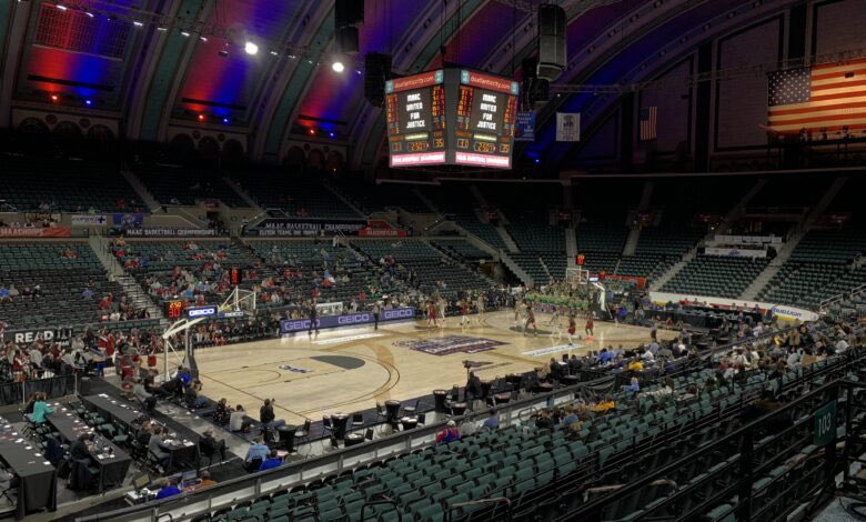 Dylan_Manfre11's tweet photo. COLUMN: reflecting on the 2022 MAAC menβs and womenβs basketball tournament, Iβm left with one thought. This is what 2020 shouldβve been. From the fanfare, the storylines and everything in between. I tried to capture that here. #MAACHoops #maAChoops22
π°: https://t.co/wqDioP3u0g https://t.co/HWgnzvcenp