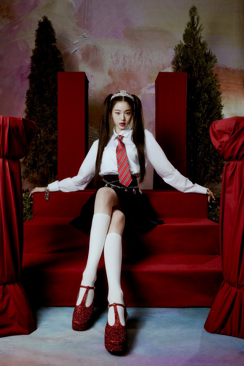 IVE
THE 2nd SINGLE ALBUM
<LOVE DIVE>

CONCEPT PHOTO
'WONYOUNG'

2022.04.05 TUE 6PM (KST)

#IVE #아이브
#WONYOUNG #원영 
#LOVEDIVE #러브다이브