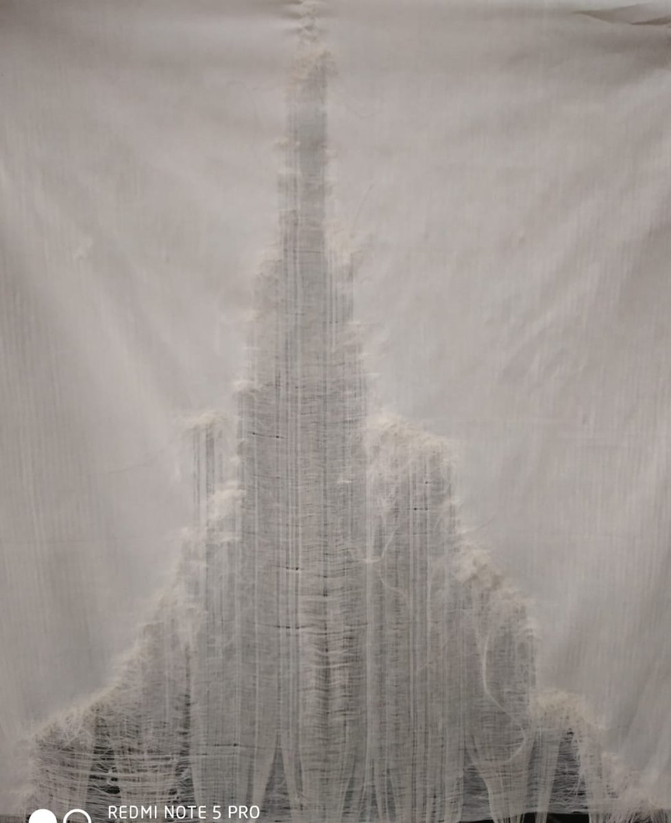 LifeInBhiwandi's tweet photo. Seth Pareshan hai ke Karigar ne Powerloom pe galti se Ariya kar diya hai yaa Apni kalakalri dikhate hue Burj Khalifa ko Design kiya hai 😂 https://t.co/ZWcrW8KHMI