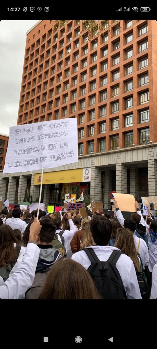 _srtacelia's tweet photo. @CarolinaDarias sal y da la cara #FSEdiceNO #FSEunida #23MSanitario #23MSanitario #eleccionatiemporeal dimisión https://t.co/uyL3neiUl6