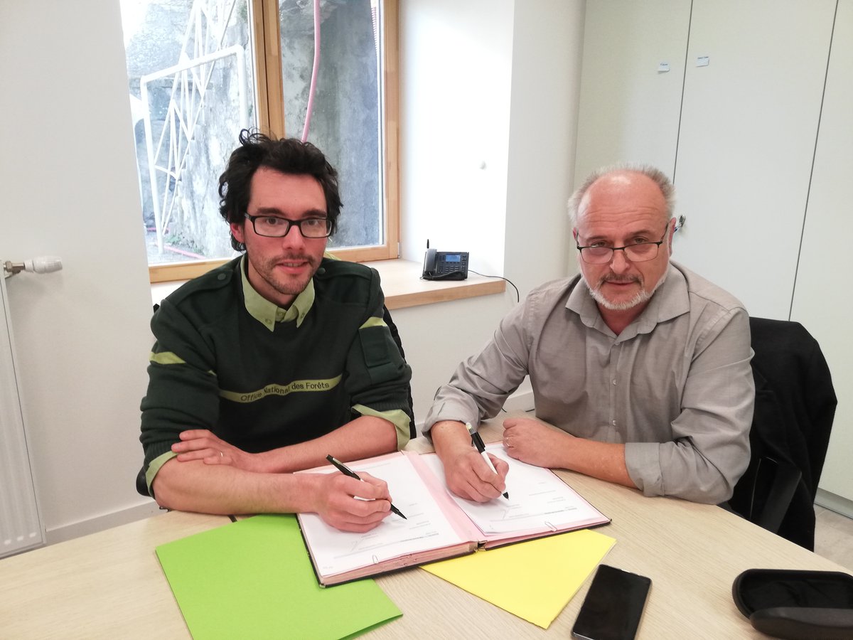 CoforAURA's tweet photo. Journée thématique à #Goncelin : lancement du groupement de commandes forêt publique d'AURA pour l'exploitation par câble & zoom sur les financements animation et chantiers av les territoires et communes Arlysère, Bauges, Chartreuse, Grésivaudan, Pays du mont blanc #CSMB,#COFORET https://t.co/QEMZoO1cCV