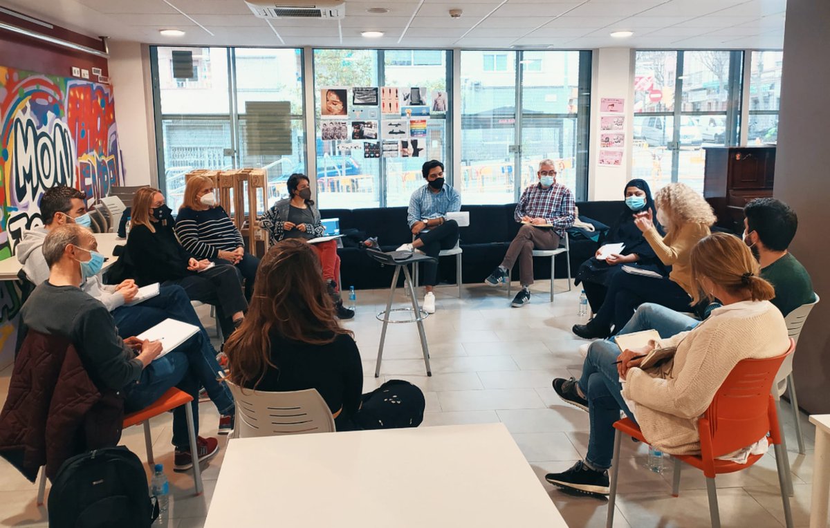 ProjecteICI_LH's tweet photo. El grup d'Agents Comunitàries, segueix investigant les barreres d'accés a la informació per part de la població migrada. Avui s'ha dut a terme un focus group amb professionals, reflexionant sobre les vies per millorar la comunicació.

Gràcies per la vostra participació! https://t.co/6JQGHcSgTV