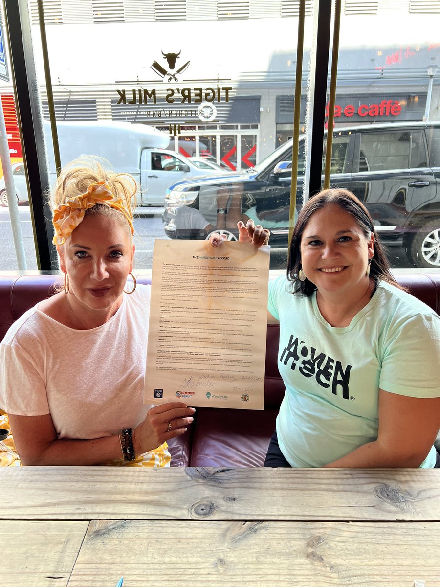 DigitalGodess's tweet photo. @GoWanderSafe @WomenInTech_SA This is Herschel Girls School group in Claremont. MelissaAnd I signed the WanderSafe Accord in Cape Town.ππ½πΏπ¦πͺπ½#gowandersafe https://t.co/65Jk52bBiI