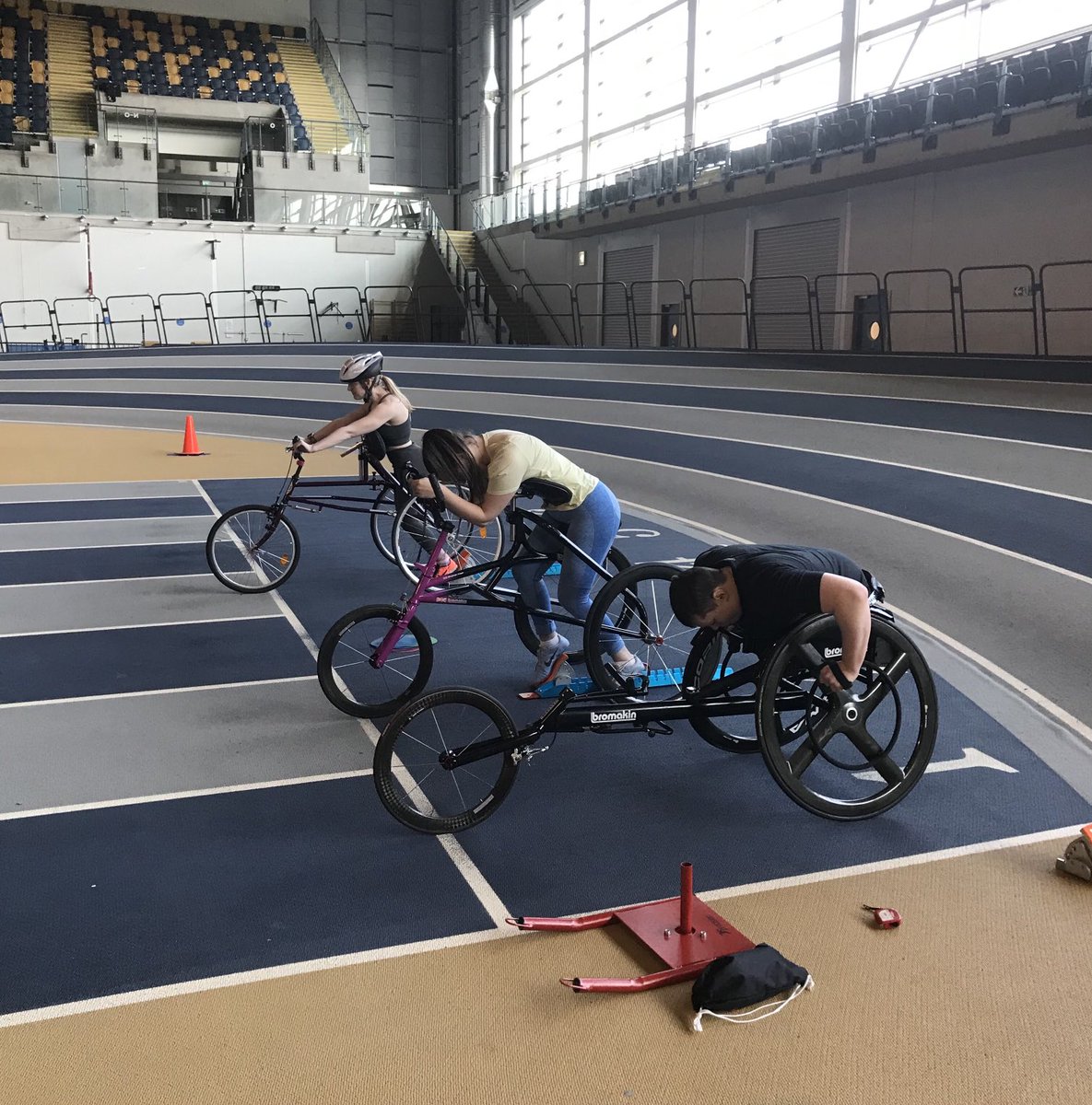 johnvowens's tweet photo. Another great indoor session at Emirates as the track season draws ever closer. Thanks to ⁦@Glasgow_Sport⁩ ⁦@kayleigh_haggo⁩ ⁦@laurengallaghx⁩ ⁦@KyleBro2k16⁩ ⁦@RedStarAC⁩ https://t.co/zL44aEX2xF