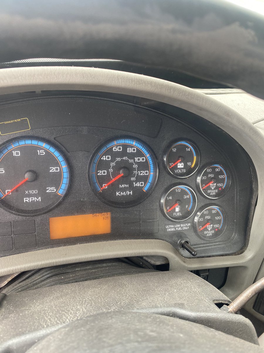 chaduthf's tweet photo. Anyone looking for a day cab truck 410hp 10spd auto shift https://t.co/GR6w5euiC2