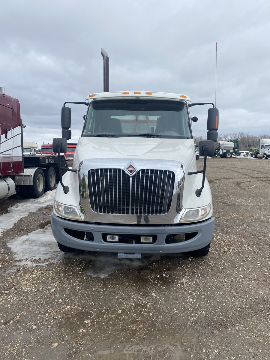 chaduthf's tweet photo. Anyone looking for a day cab truck 410hp 10spd auto shift https://t.co/GR6w5euiC2