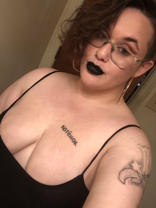 Well I went all out and tried my match my lipstick and outfit to the theme in my upcoming video 😆😘  #blacklipstick<a href="/tag/altgirls"class="tags"><span>#altgirls</span></a><a href="/tag/blacklipstick"class="tags"><span>#blacklipstick</span></a><a href="/tag/thicc"class="tags"><span>#thicc</span></a><a href="/tag/bigboobfanat"class="tags"><span>#bigboobfanat</span></a>
