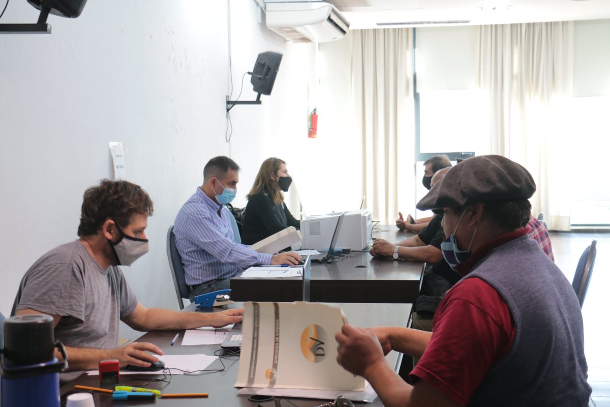 🏠La oficina móvil de Vivienda atiende en #RíoCuarto

✔Durante los días martes y miércoles, la Subsecretaría de Vivienda, receptó los reclamos y atendió las consultas de los vecinos de sur provincial, en el marco del "Plan de Regularización de deudas de viviendas sociales"🏡🏘