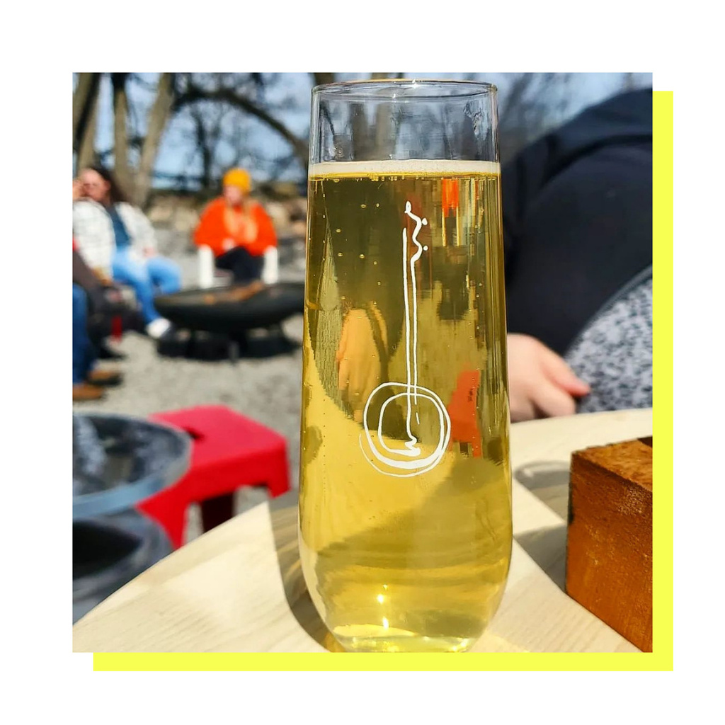 If we could travel with todays #ciderofthenorth contributors, we would be happy people.  Thanks @torontocidergirls

"Today we took advantage of the glorious #firstdayofspring weather and visited @banjocider just outside of #Toronto.

They have indoor and outdoor seating alon…