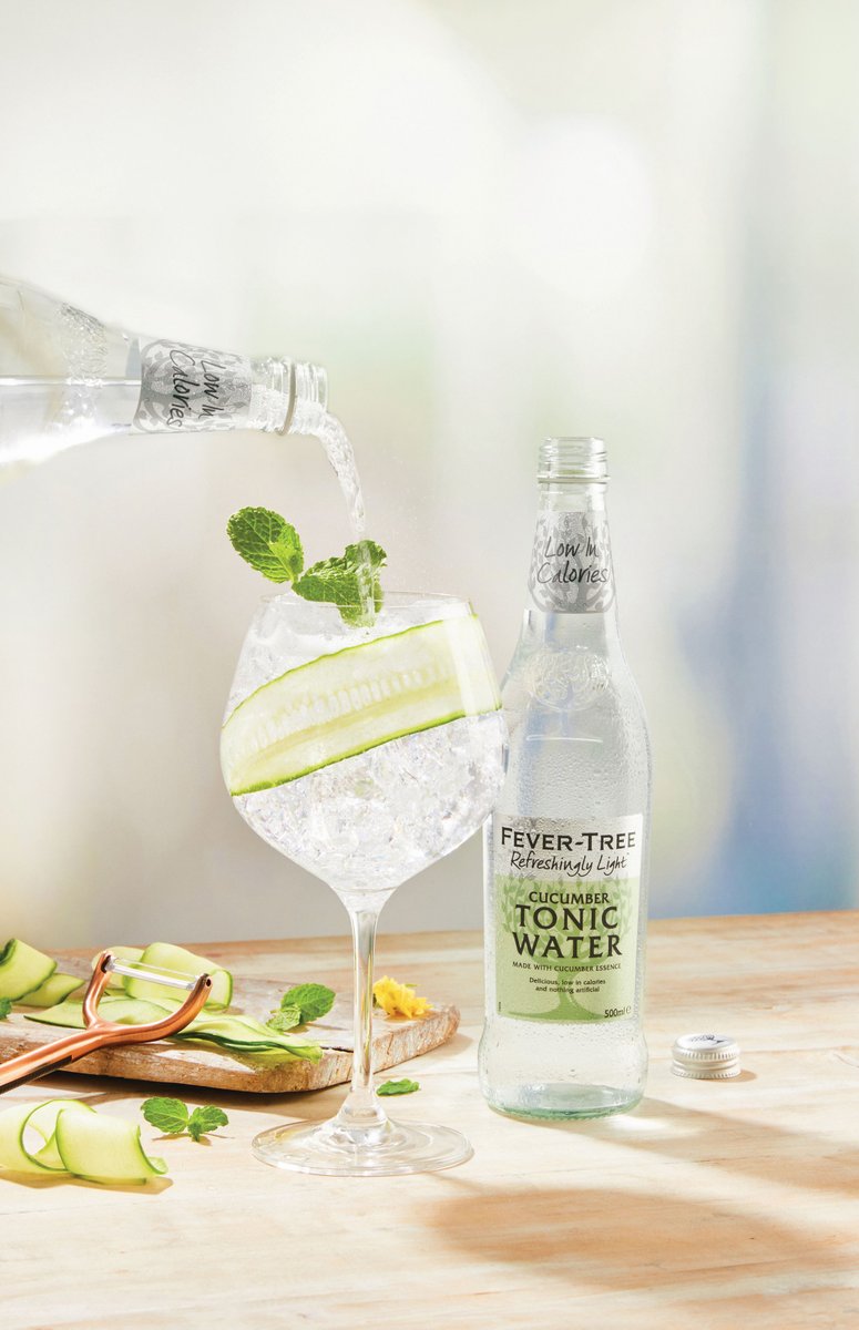 samwylieharris's tweet photo. Sunshine & spritz... here's what's putting me in a sunny mood and zing into spring! #Spring #spritz #Kocktail @FeverTreeMixers @thestarlino @iowdistillery #TWKempton @Bolneyestate ☀️🥂
#gin #sparklingwine #vermouth
https://t.co/SD240GjYNp https://t.co/qU801CkS9G
