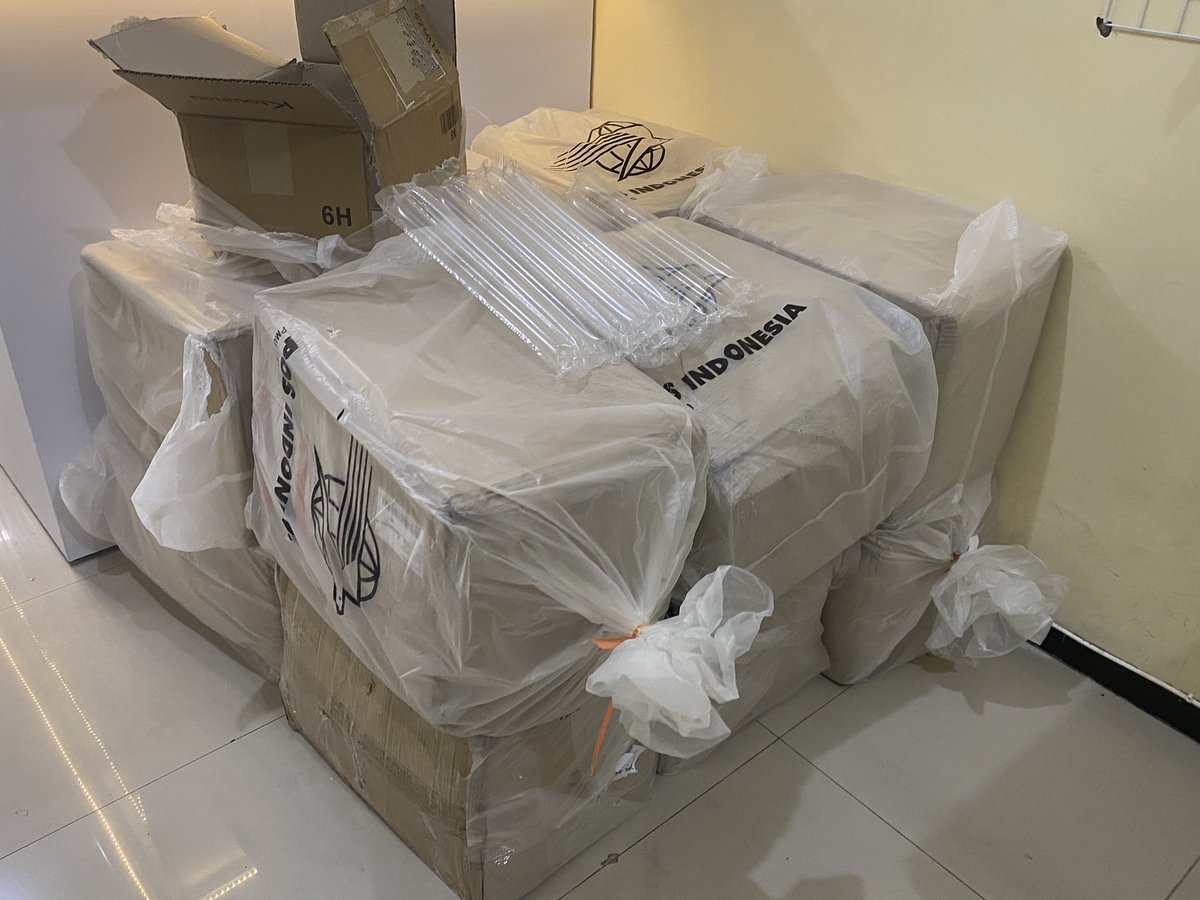 go_everyday_'s tweet photo. arrived batch 1 co 2~! https://t.co/V5At1y1WIg