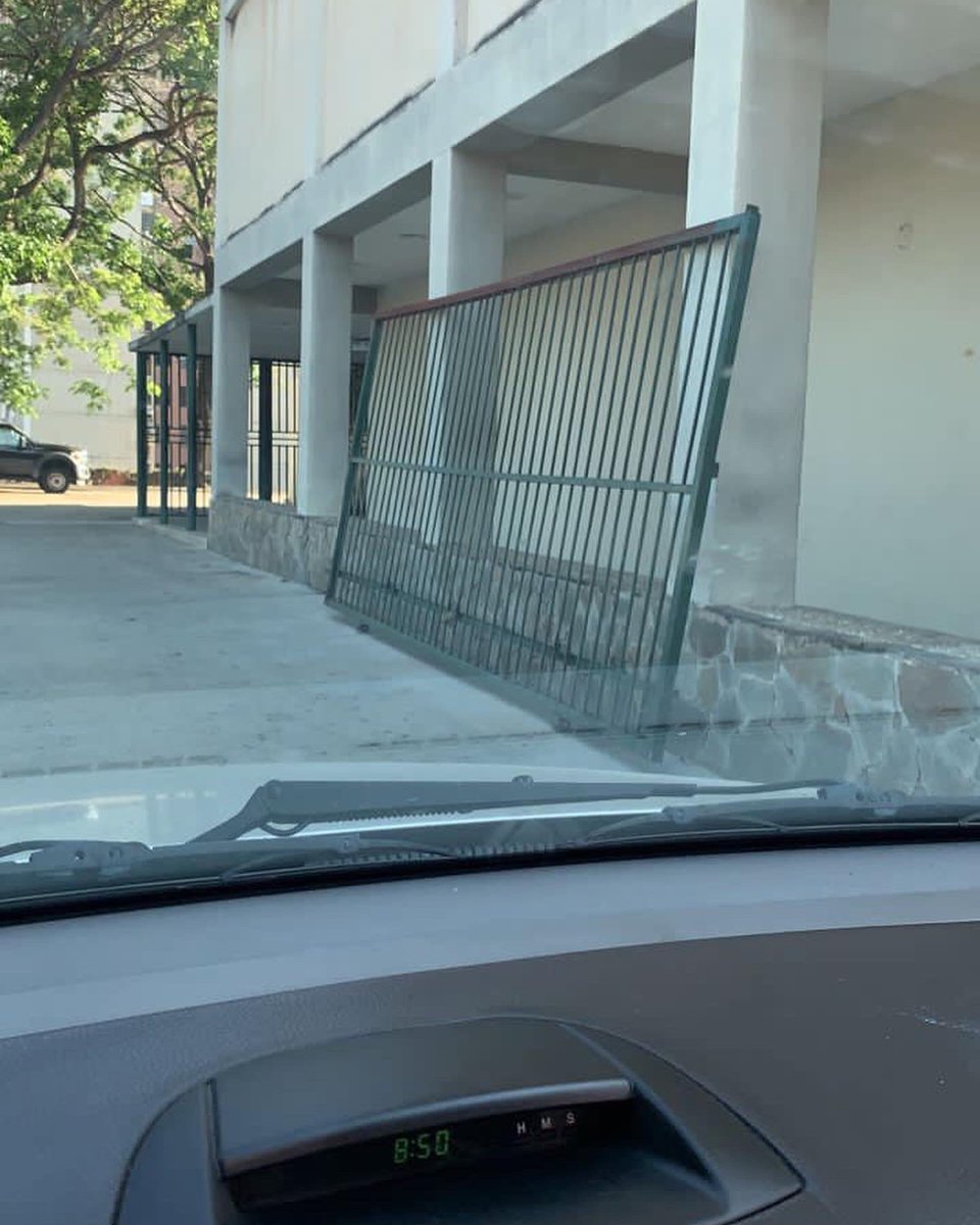 adriangarbel's tweet photo. La Alcaldía de Valencia, otorgó en Comodato un terreno que desde hace 45 años el Edif. Los Nísperos guardaba y custodiaba. Inclusive cones amparo de la ley de tierras urbanas del 2011 en pleno, la municipalidad no respetó el derecho . RT https://t.co/2Vmlpg291G