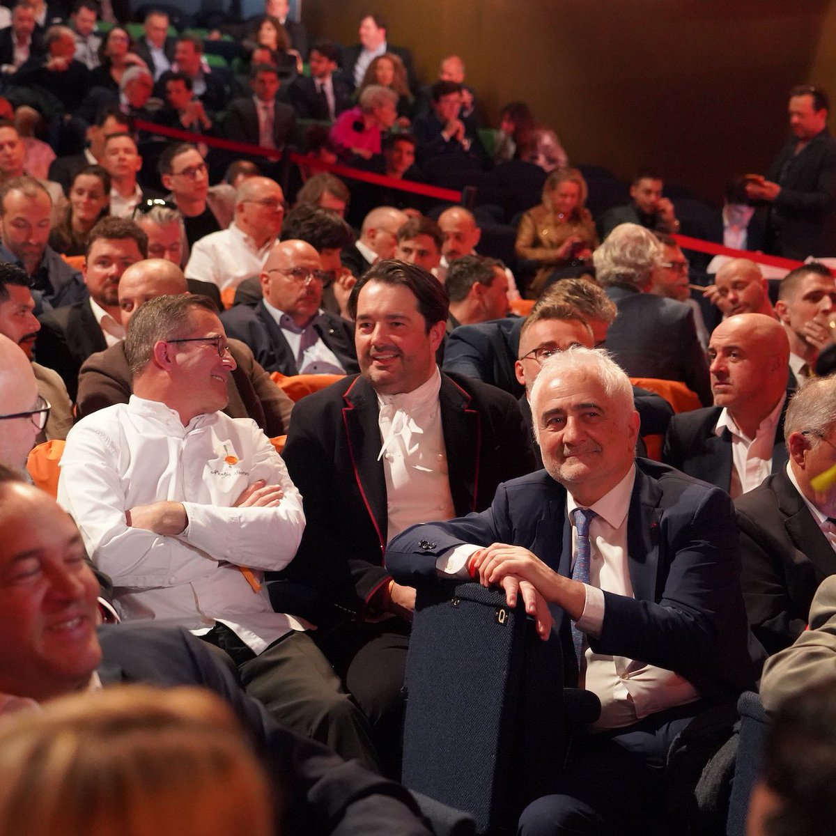 Cognac_Official's tweet photo. Retour en images sur cette belle cérémonie des Étoiles du @guideMichelinFR 2022 qui a eu lieu hier à #Cognac. Elle a récompensé chef(fe)s, sommeliers, pâtissiers, directrices de salle issus des quatre coins de la France. Félicitations !
https://t.co/AEpOEghx5U
#ExploreCognac https://t.co/fvx1yR5CUt
