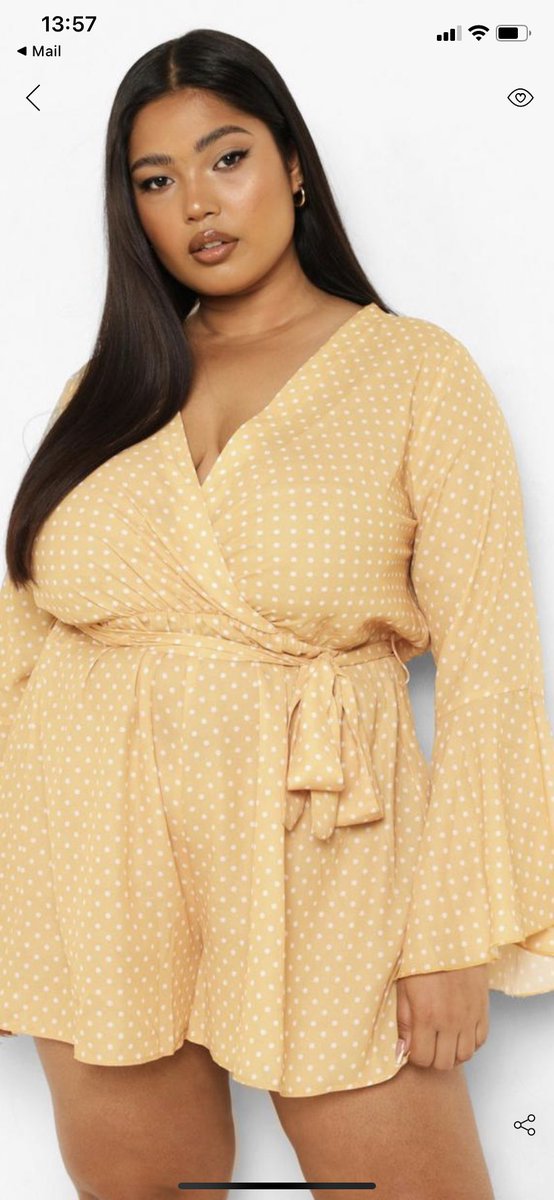 OhJustStacey's tweet photo. @boohoo_cshelp Hi Boohoo, I ordered the mustard play suit and this is what arrived..please help :( https://t.co/lnuHlHr1Cc