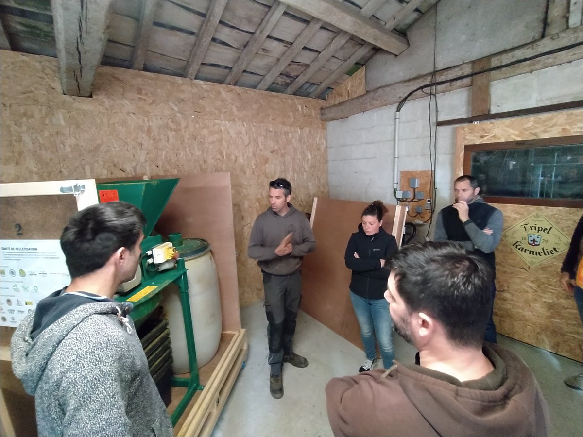 GuillCalvignac's tweet photo. Ce mardi les membres de Houblon de l'ouest rencontrait les producteurs  de #Houblon de Nouvelle Aquitaine ! Échanges techniques, filière et indépendance. 
#Çahoublonnedanslouest 
@CAB_BIO_PDL @ChambagriPdL @houblonsfrance https://t.co/cX1aCrbl2S