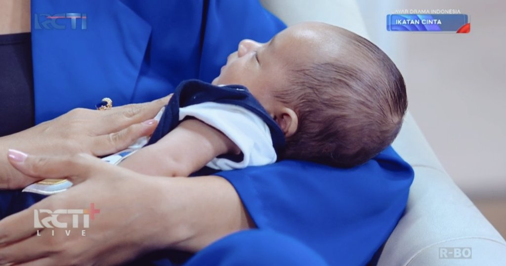 lilaclove0's tweet photo. #IkatanCintaEp664 #IkatanCinta

Cucu gantengnya oma, Askara 💙
Hobi  : nenen &amp; bobo
Moto : Apapun kondisinya bobo dan nenen adalah andalanku

Gemessss 😍 https://t.co/dQo2zOEx3G