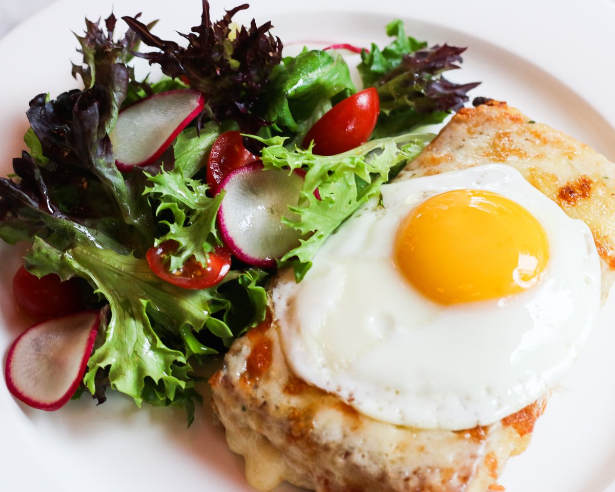 Looking to have lunch with your Madame or Monsieur 🇫🇷 🥖 we have you covered! Give us a call to secure your reservation, today! ☎️