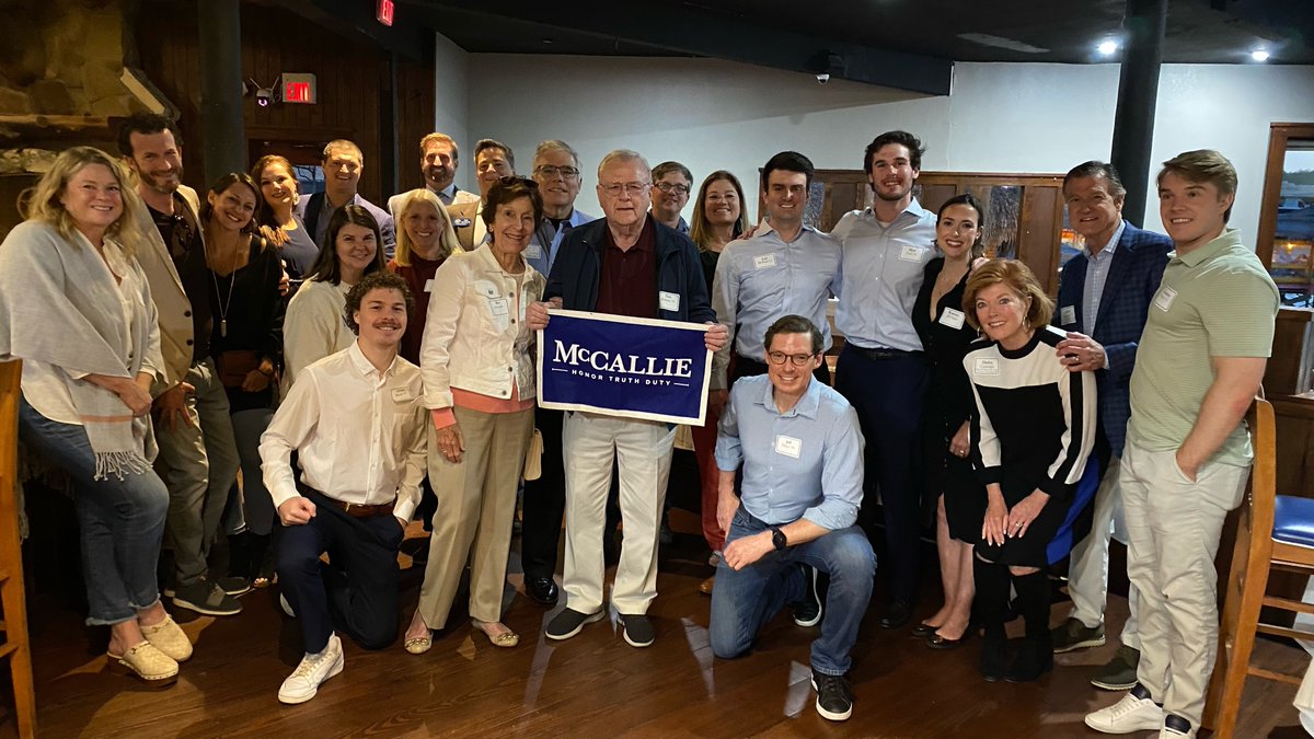 McCallieSchool's tweet photo. We had a wonderful reception last night in Austin, Texas, with some of our McCallie Alumni and friends. Big thanks to all of our hosts for bringing us together.  #mccalliealumni #alumnireception https://t.co/2jBxj6gJQc