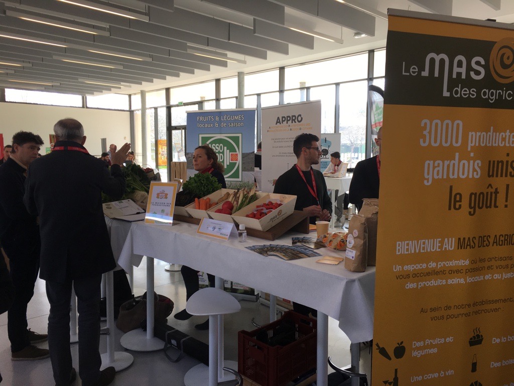 ADOCC_'s tweet photo. La tournée en @Occitanie continue pour #OccitAlim au lycée V. Hugo de #Lunel. Les lycées du #Gard et de l’#Hérault vont à la rencontre des fournisseurs de produits locaux 🍅🥕
L'objectif ➡️ renforcer l'approvisionnement de ces produits de qualité & bio en restauration collective https://t.co/RPPXvyNFWM