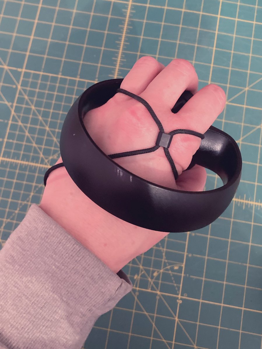 Shorkposting's tweet photo. With intense maps and faster swings comes the need to experiment with alternate grip styles! #BeatSaber #OculusTouch https://t.co/CI75EwjcZx
