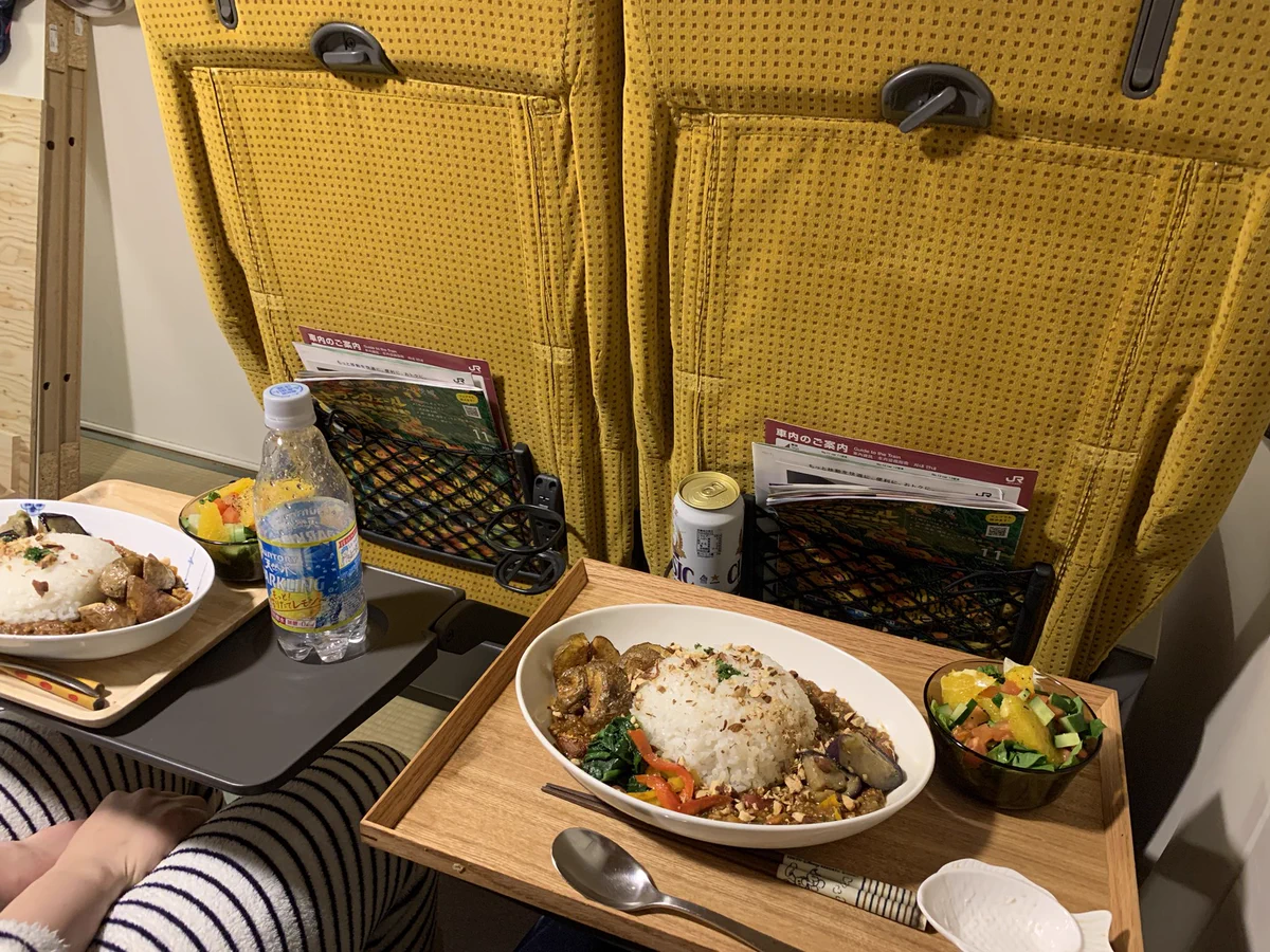 家にある新幹線の座席。おうち新幹線を味わっている人、他にいる？