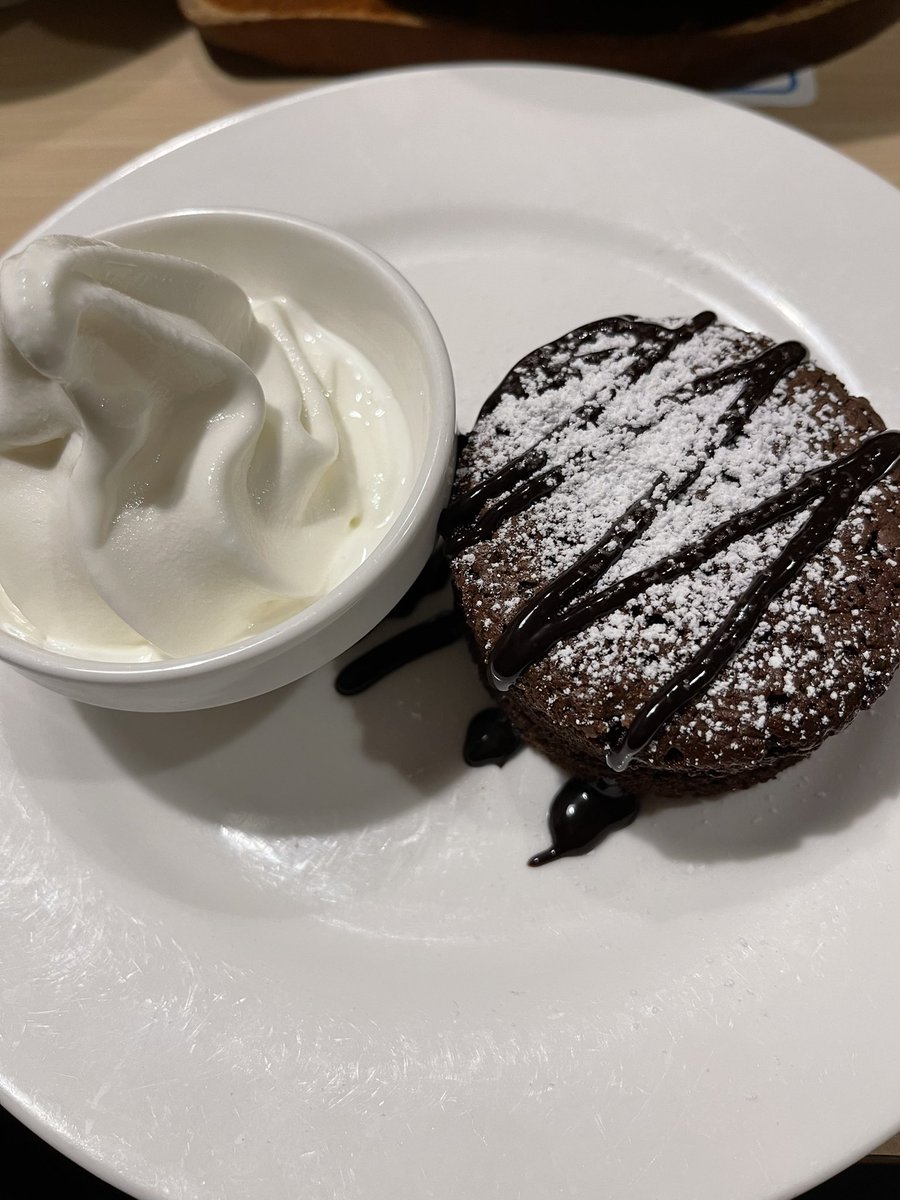 sss____08's tweet photo. フォンダンショコラが食べたいの！！！ https://t.co/IQqBwrUaTy