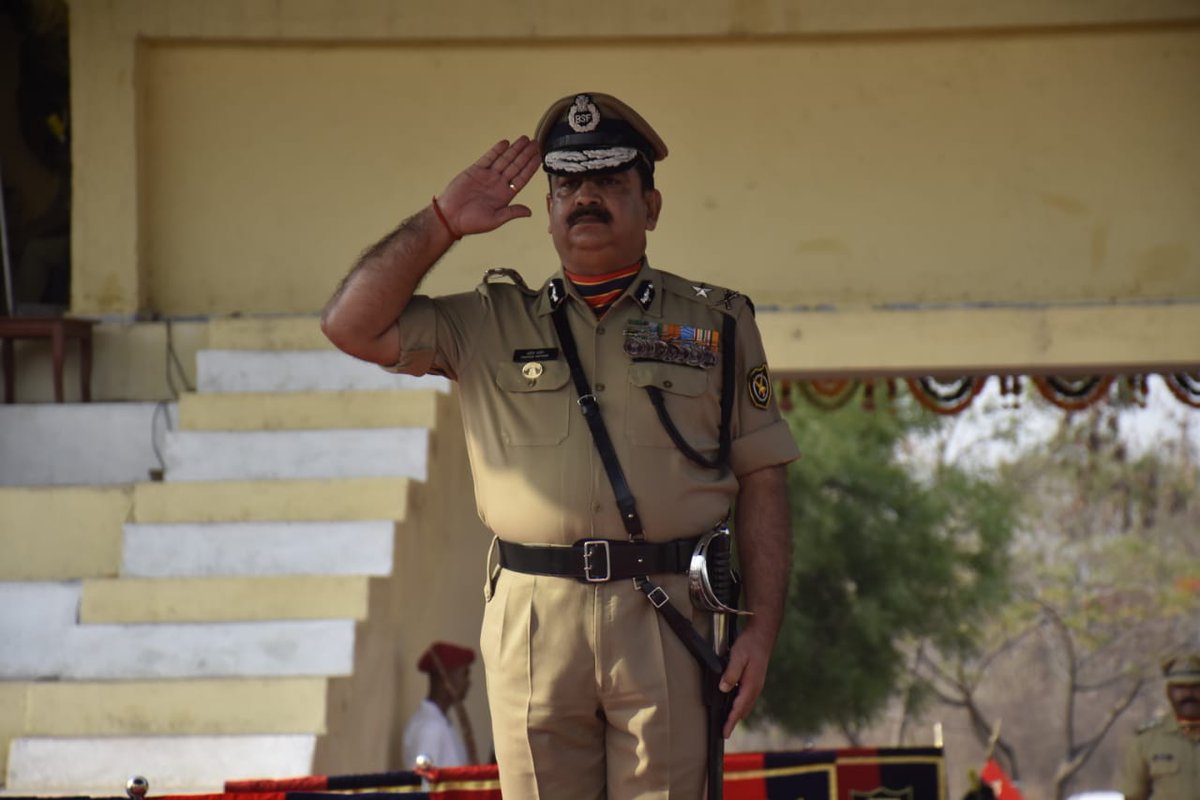 BSF_STCChakur's tweet photo. Sh. Praveen Rathore, IG BSF reviewed  the Passing out parade ceremony  of BRT Batch No. 171 &amp; 172 were conducted on 23 March 2022 at Chhatrapati Shivaji Maharaj Stadium  STC BSF Chakur, Latur (MH) https://t.co/zvkkjXmda0