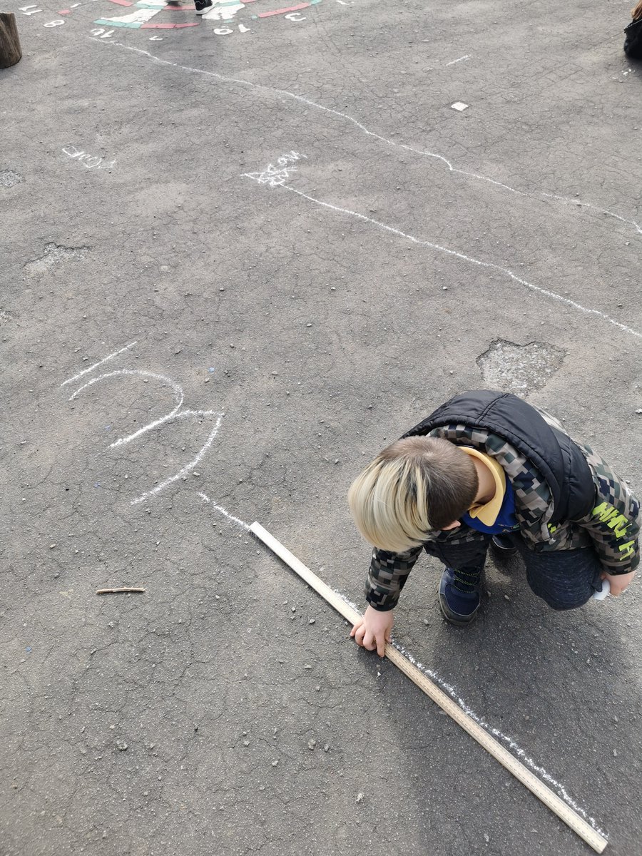 portmeadp's tweet photo. More measuring from Year 2 - so much hard work. We made good use of our resources and even challenged ourselves to draw out the sizes of sea creatures on the yard. #pmdpy2 #pmdpnum #pmdptopic https://t.co/Cw6Wk1Qhr7