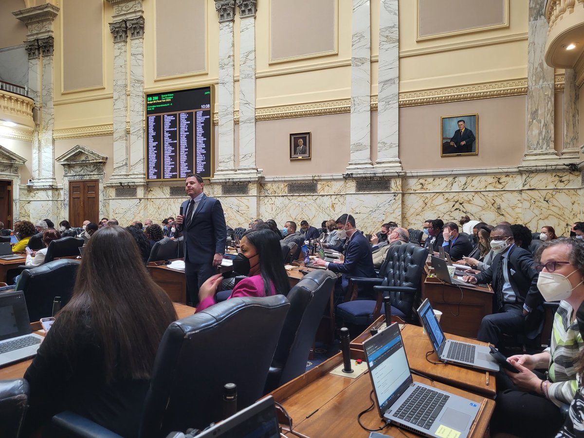 #Science according to  <a href="/mdhousedems/">MD House Democrats</a> <a href="/SpeakerAJones/">Speaker Adrienne A. Jones</a>
When you stand to speak- covid can't spread. When you sit and don't speak- covid can spread- The opposite of the rules they made up for restaurants.