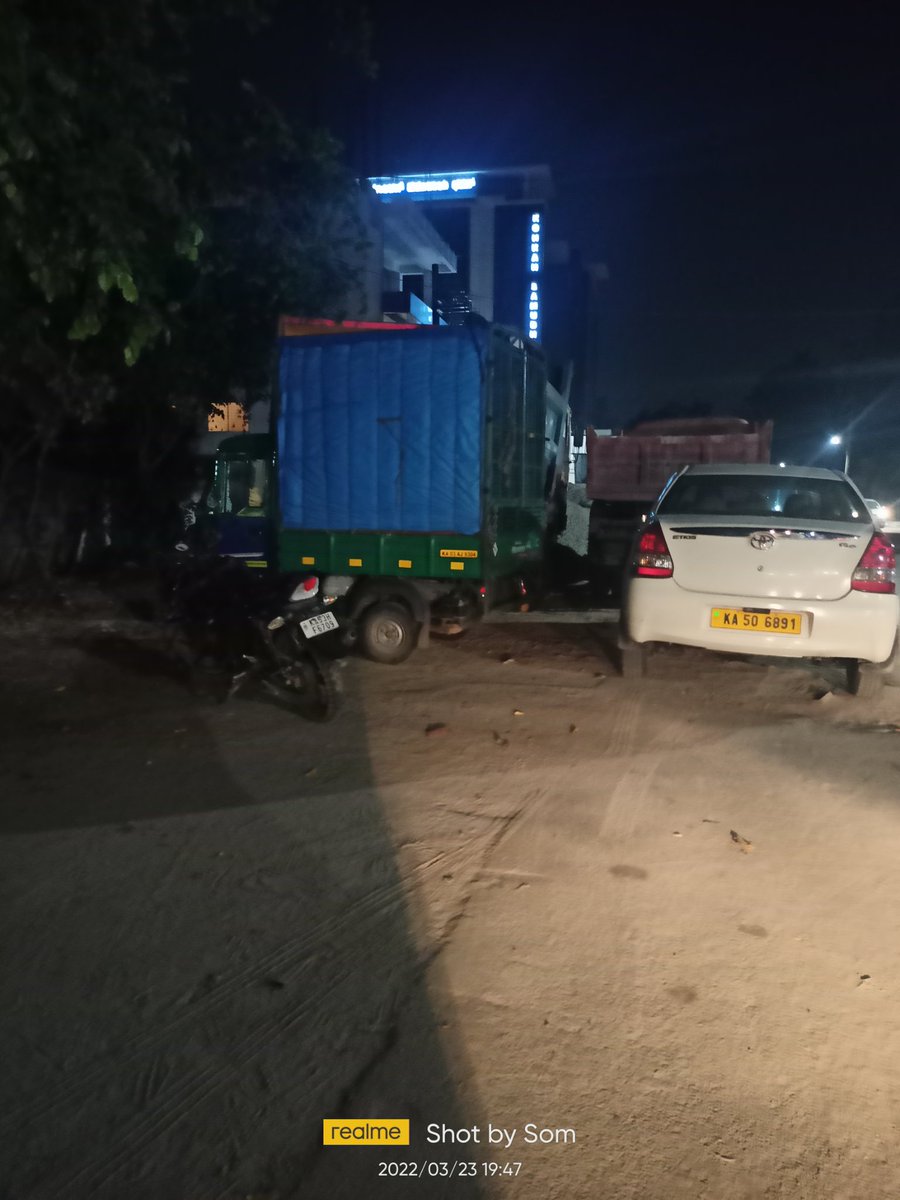 som1175's tweet photo. @bwaditrafficps this is the condition of chellekere main road as you enter from ring road, this place has become a parking place for all heavy vehicles and load vehicles midst of residence hope someone will take action https://t.co/nxEy8gfDTw