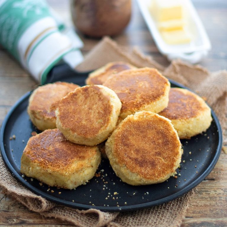 Melissa_MSSK's tweet photo. This recipe for old fashioned Hot Water Cornbread is one that can serve as a side dish at any meal. #cornbread #hotwatercornbread #Southern #sidedish #breakfast #comfortfood https://t.co/CEV16k2KfJ https://t.co/JcRfsdbTc6