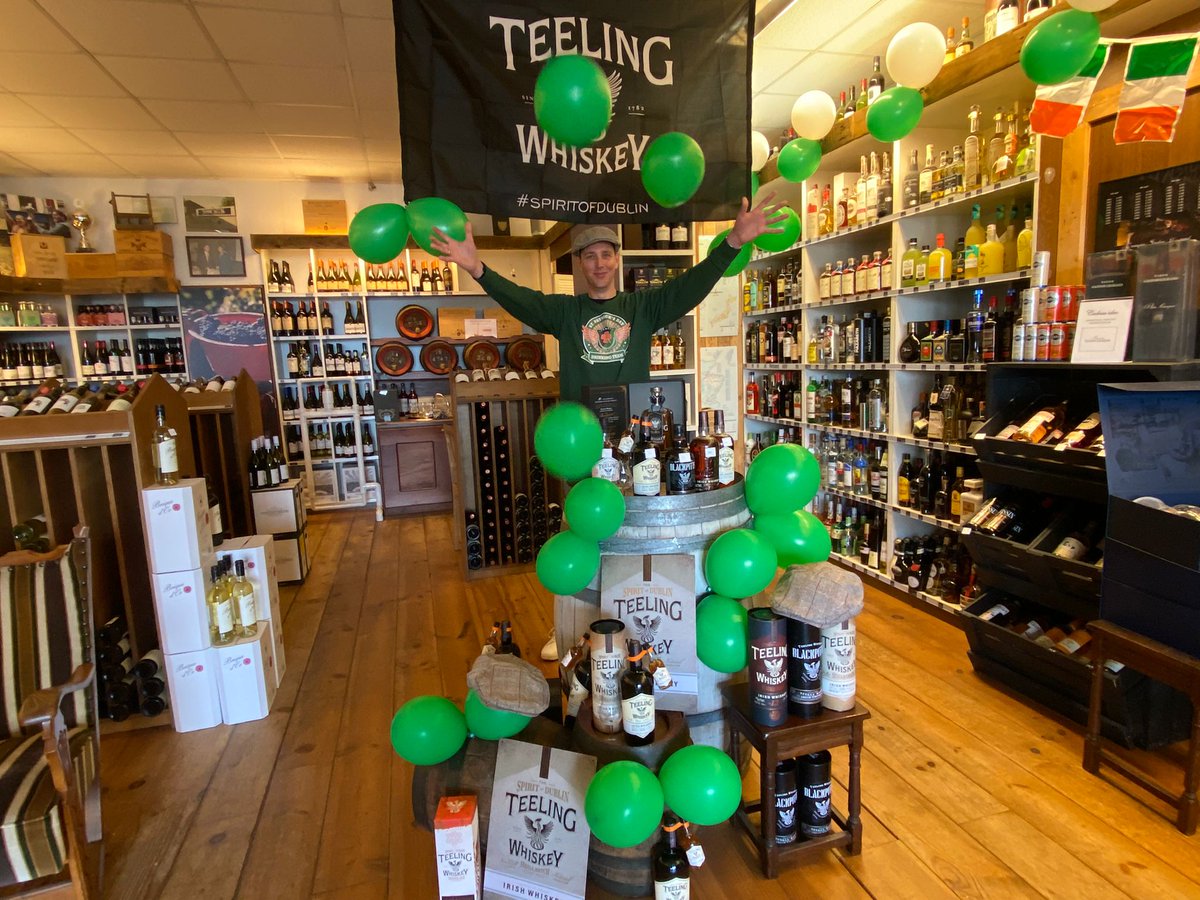 Dit is de inzending van Wijnhandel van Vianen uit Berkel en Rodenrijs voor de Teeling St. Patrick's Day Actie. Een mooie display inclusief vat en Iers gekleurde ballonnen 🍀. We vinden ook de persoonlijke touch erg leuk!

Proost 🥃🍷