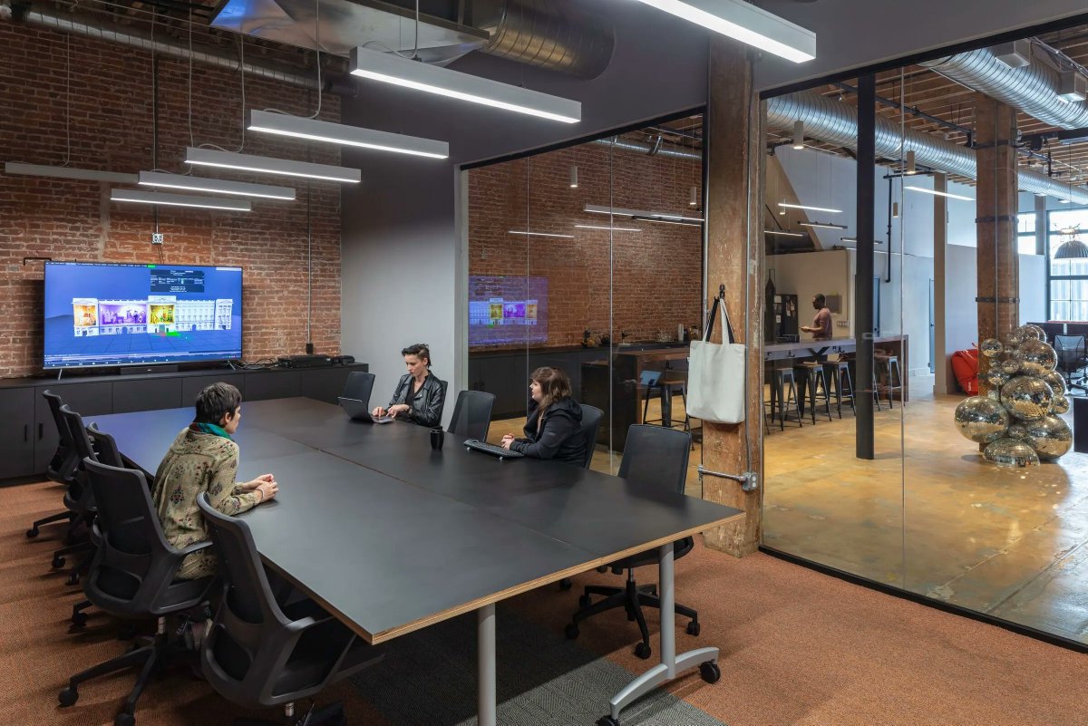 Los Angeles Disguise LA Office by @chacolstudio features a material palette of: • Lighting by @muutodesign • Table and Chairs by @Pedrali; @humanscale • Carpets by @florsquares See more: bit.ly/2VnrrKp