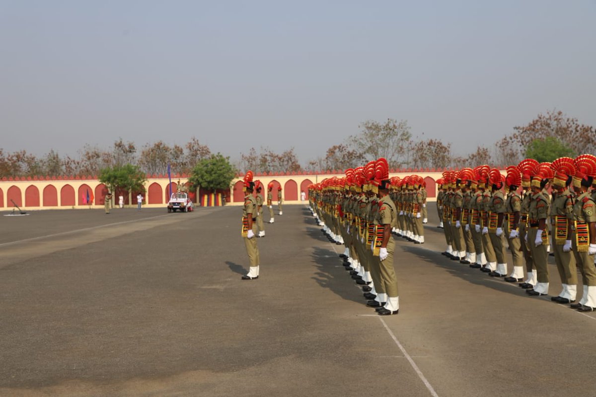 BSF_STCChakur's tweet photo. Sh. Praveen Rathore, IG BSF reviewed  the Passing out parade ceremony  of BRT Batch No. 171 &amp; 172 were conducted on 23 March 2022 at Chhatrapati Shivaji Maharaj Stadium  STC BSF Chakur, Latur (MH) https://t.co/zvkkjXmda0