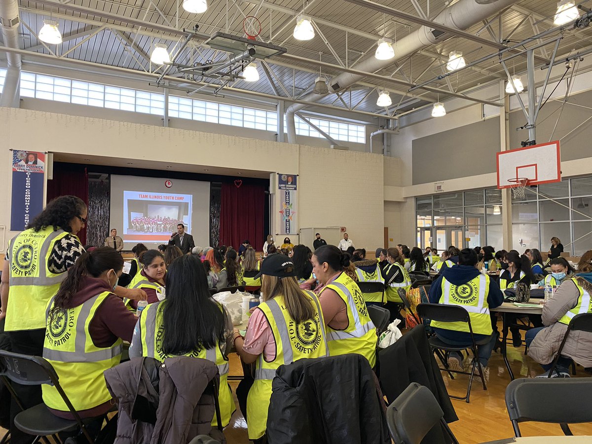 joshgalvan75's tweet photo. These parents are amazing, Parent Patrol monthly meeting . #mortonpride #orgullomorton https://t.co/OotG6s5AdP