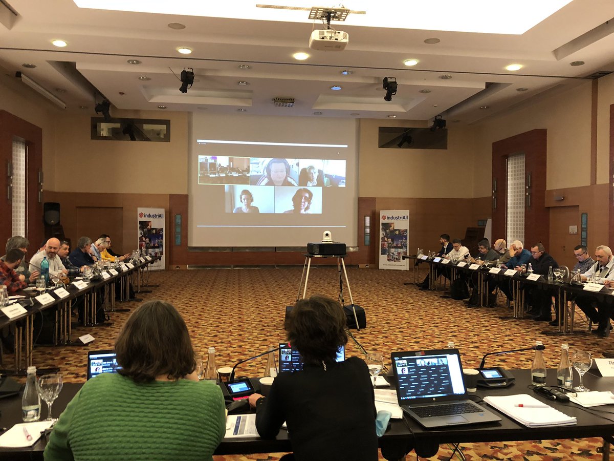 PatriciaVelicu's tweet photo. Discussed #JustTransition and #QualityJobs last 2 days in Bucharest with @industriAll_EU affiliates from RO, BG, HR, SI and Western Balkans. 

➡️Different starting points to reach carbon neutrality
➡️Strong social dialogue and union involvement is needed for #JustTransition https://t.co/igCNxY3ahy