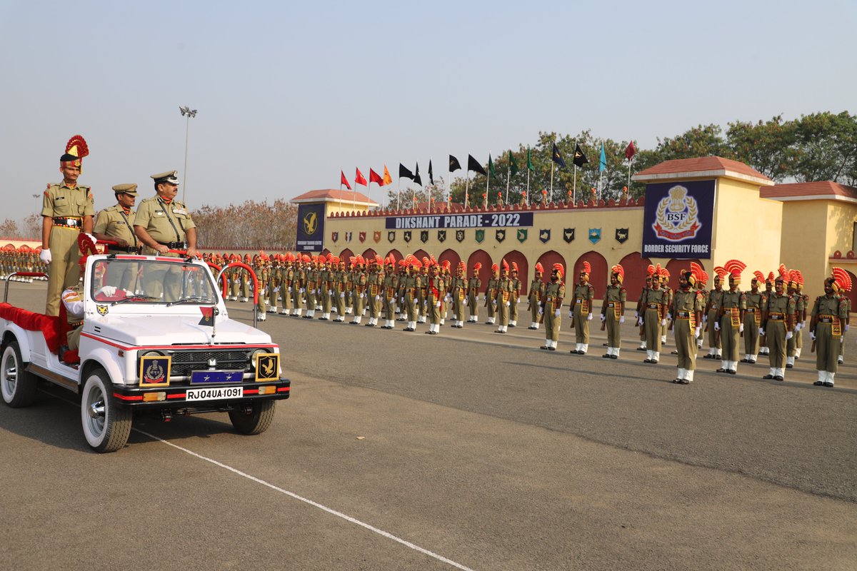 BSF_STCChakur's tweet photo. Sh. Praveen Rathore, IG BSF reviewed  the Passing out parade ceremony  of BRT Batch No. 171 &amp; 172 were conducted on 23 March 2022 at Chhatrapati Shivaji Maharaj Stadium  STC BSF Chakur, Latur (MH) https://t.co/zvkkjXmda0