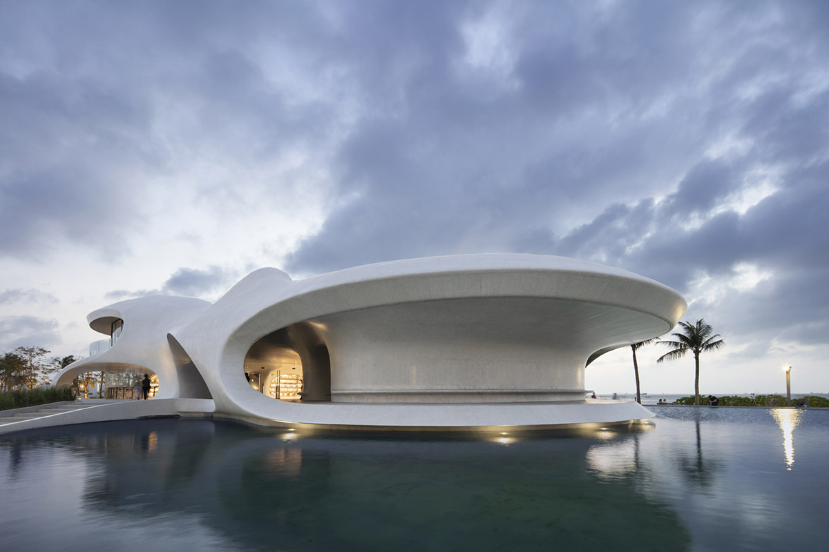 WACommunity's tweet photo. LIVE NOW: "My advise to young architects is they should bring their special quality to the world," says @madarchitects_ founder Ma Yansong: https://t.co/LyFn388wOA #wacliveinterview https://t.co/KBIYLubhSj