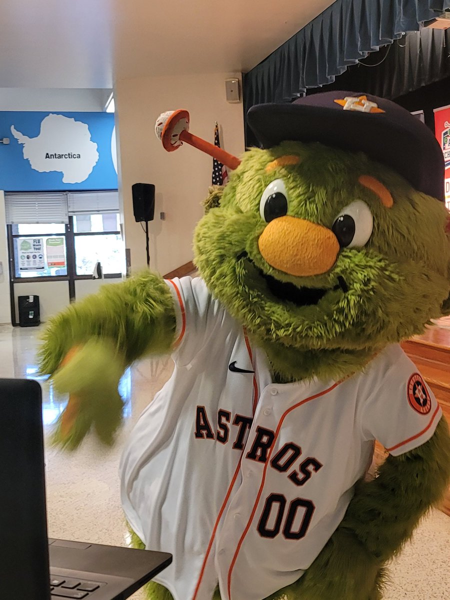 LittlesRaHoot's tweet photo. We had such a blast with @OrbitAstros today, learning how to make smart choices. He stopped by and gave a big wave to us on zoom. @HumbleISD_OE @HumbleISD #HISD_virtual #virtualteacherlife https://t.co/9PZnOp0Tan