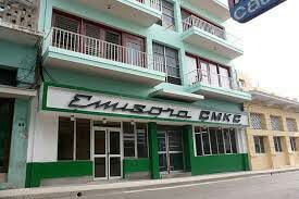 LaCmkc's tweet image. Hoy festejamos q el 23 de marzo d 1930, #CMKC irrumpió en el éter para traer a #SantiagodeCuba la posibilidad de conocer nuevas voces, melodías nuestras y ajenas de las que nuestros oyentes no han podido desprenderse porque esta casa radial es de #ExcelenciaYDistinción. 🥳🤩🎂💖