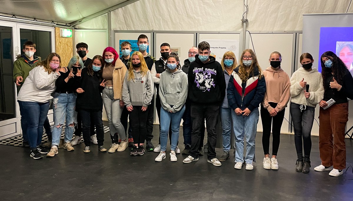 KreisAhrweiler's tweet photo. Hand in Hand – von der #Schule zum #Gesellenstück: Das #HoTSinzig startet das innovative #Pilotprojekt #FromSchooltoFuture. 20 junge Menschen werden vom Schulabschluss bis zum Ausbildungsende bvon einer Ansprechpartnerin begleitet: https://t.co/BNS1I69Nku
Foto: @HoT Sinzig https://t.co/PuJW79rwym