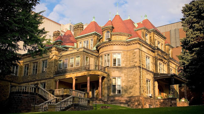 Humbled to share that I've been accepted to McGill Law. Can't wait to dive into my studies and rediscover Montreal this fall. My dream has come true and I have my family, mentors, and friends to thank for it.